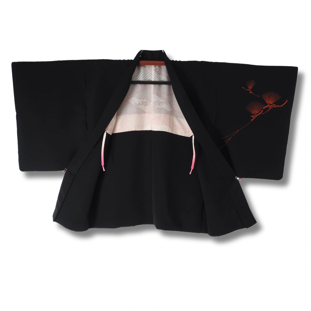 Vintage Damen Haori Schwarz mit rotem Kiefernzweig inkl. Haori-Himo