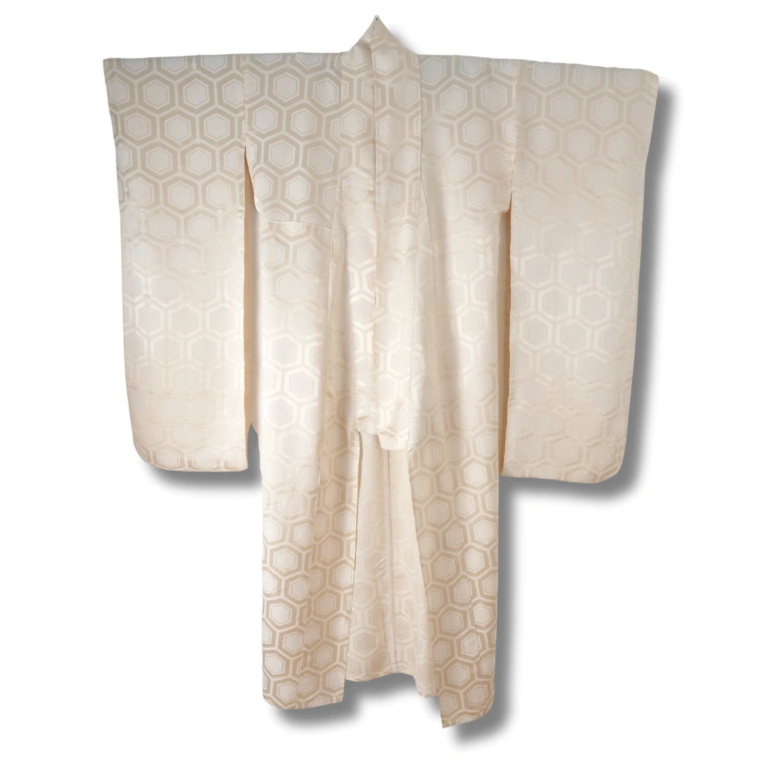 Vintage Kakeshita – Hochzeits-Unterkimono in Creme mit Kikkō-Muster