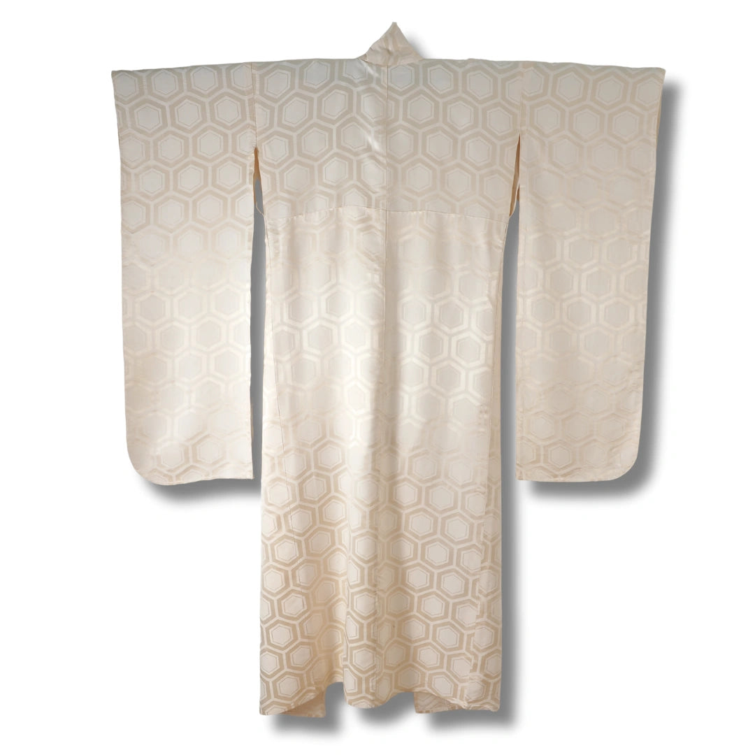 Vintage Kakeshita – Hochzeits-Unterkimono in Creme mit Kikkō-Muster