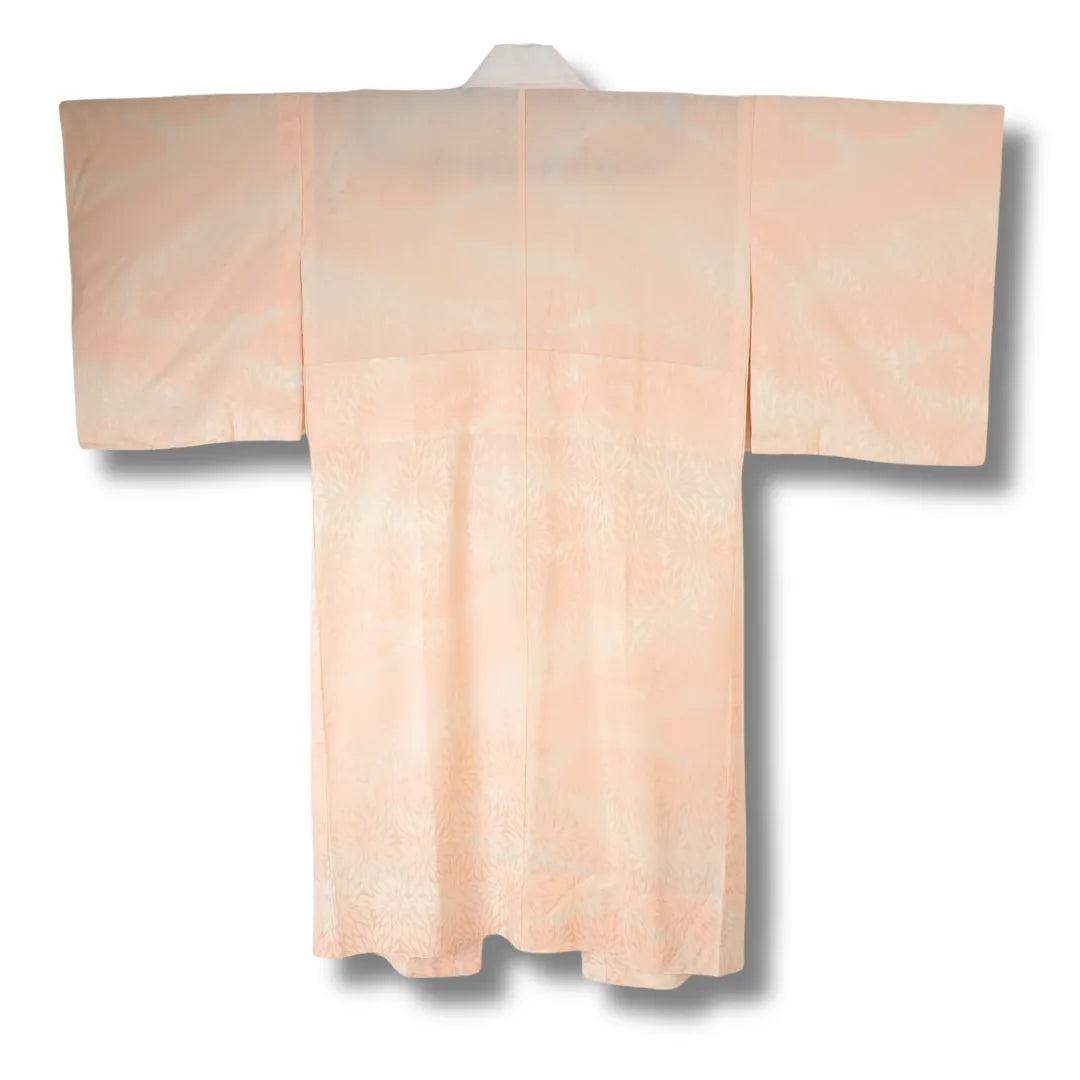 Rückansicht des cremefarbenen Vintage Nagajuban aus Japan