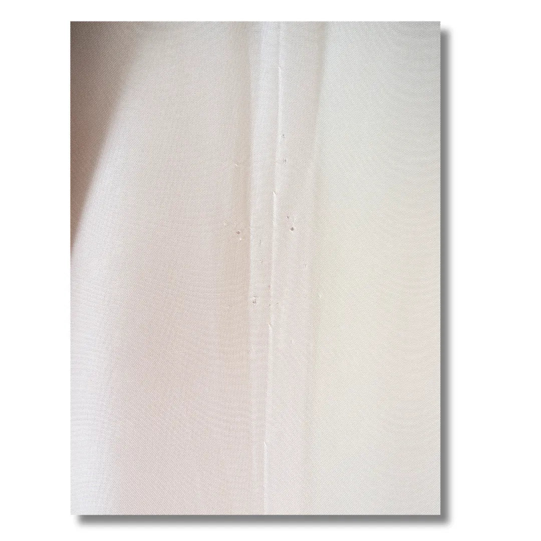 Detailaufnahme Innenseite des Vintage Juban mit kleinen Löchern