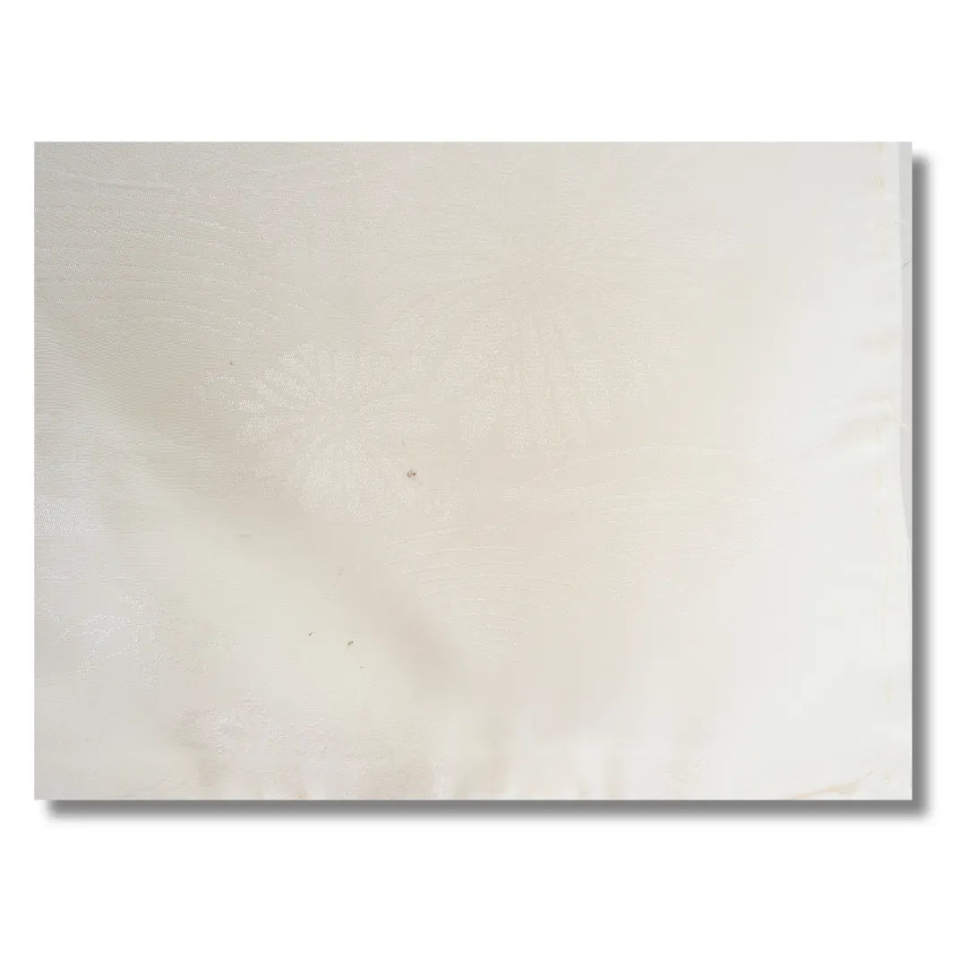 Detailaufnahme des Stoffes mit kleinem Fleck