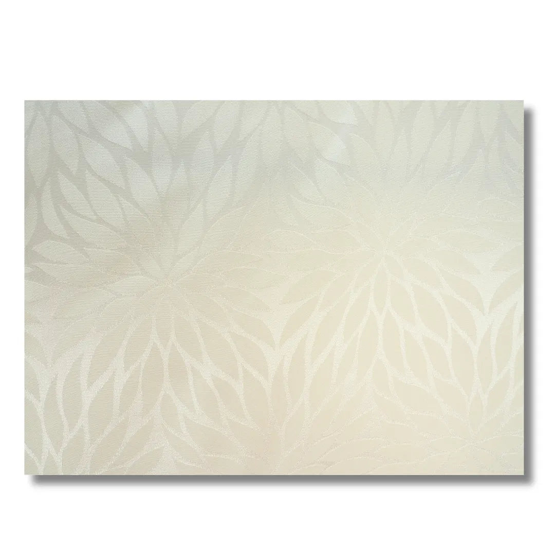 Detailaufnahme des floralen eingewebten Stoffmusters