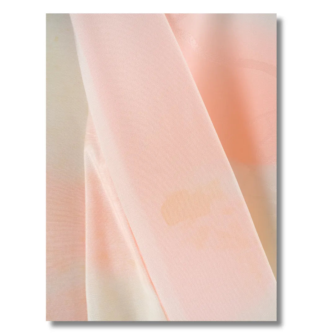Detailaufnahme Innenstoff des Vintage Juban mit leichter Patina