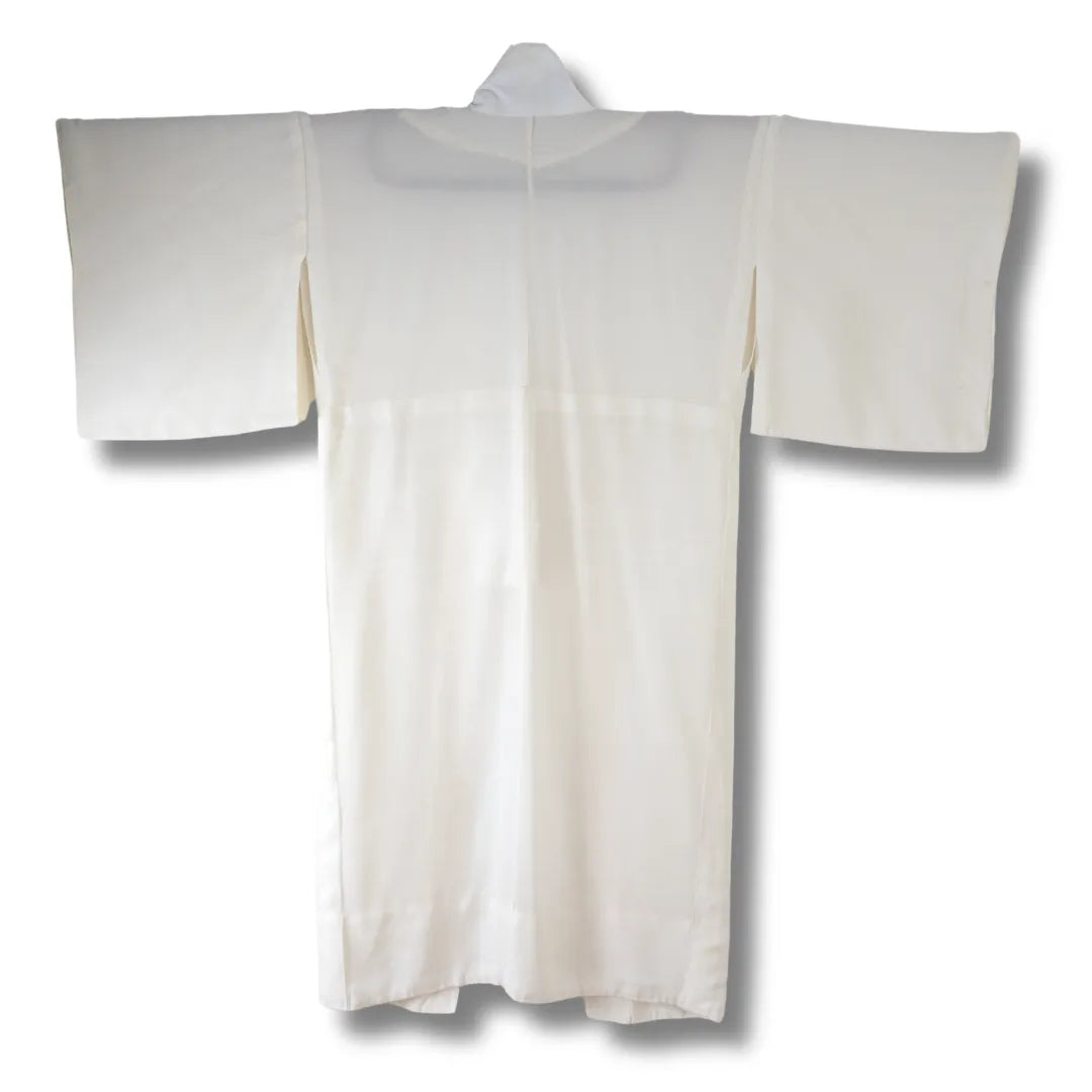 Rückansicht des Juban in Creme mit Blumenmuster