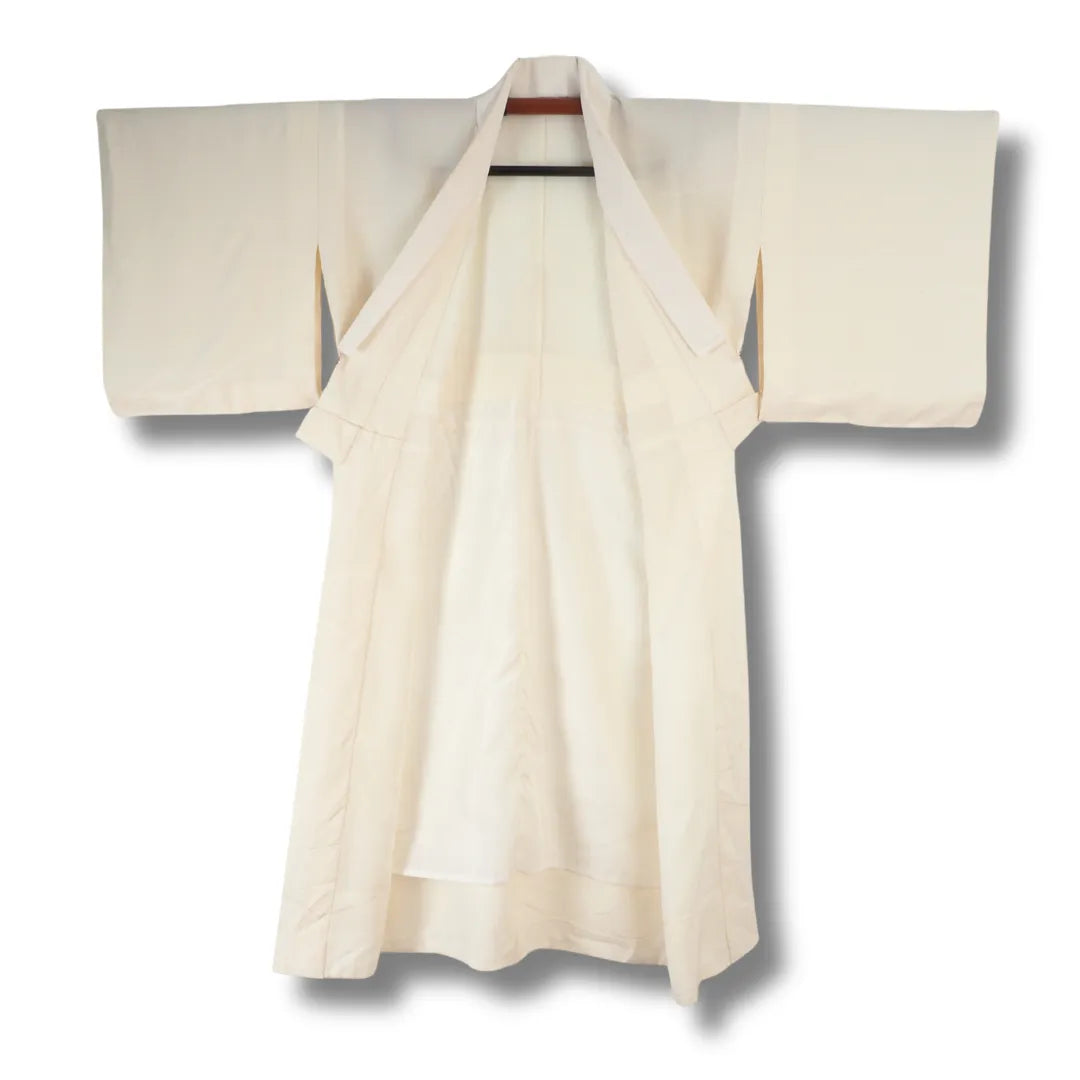Vorderseite des traditionellen japanischen Juban, geöffnet
