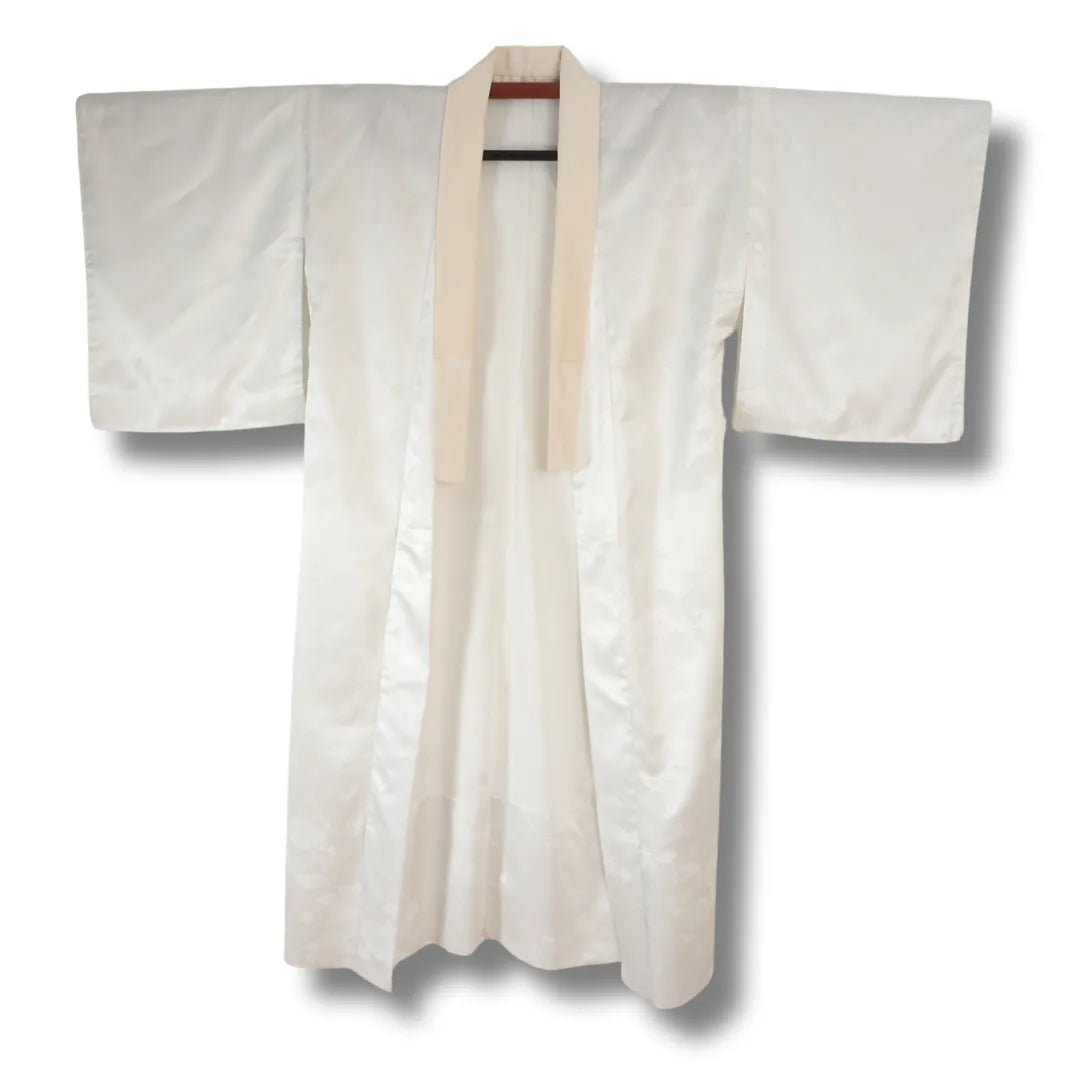Vintage Juban in Cremeweiß mit kleinem eingewebtem Blumenmuster Vorderansicht