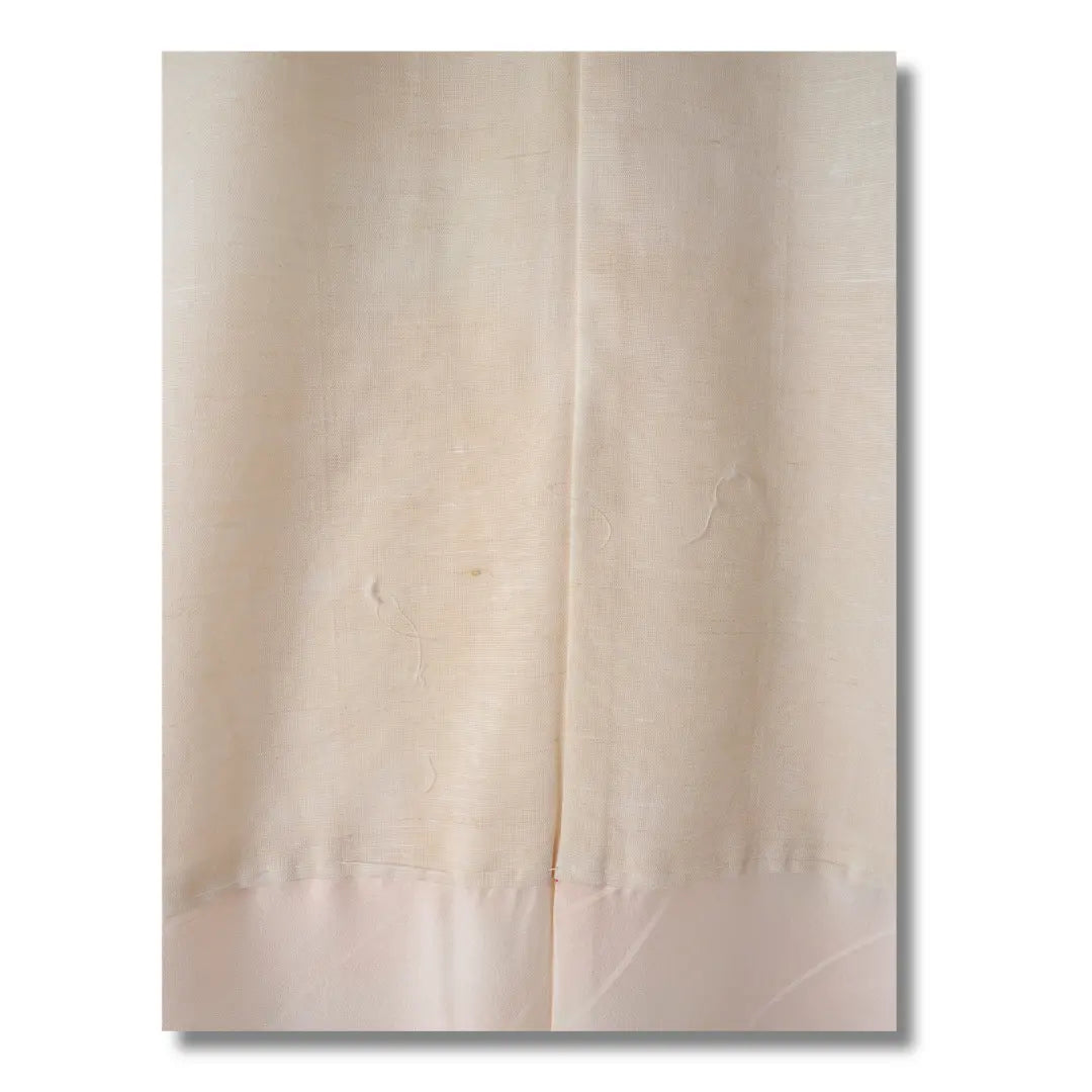 Detailaufnahme des Stoffes eines Vintage Juban