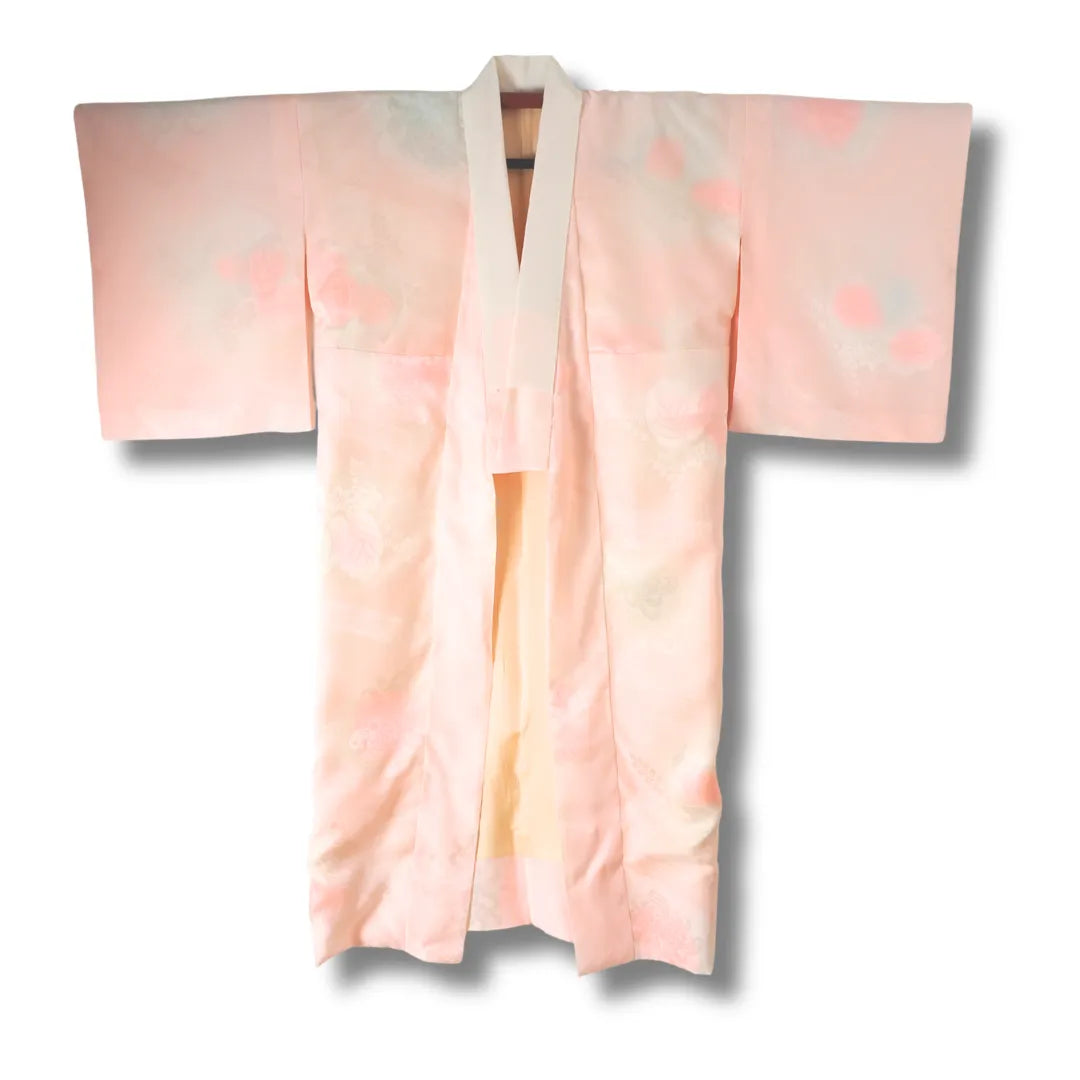 Vintage Nagajuban in Rosa-Creme mit Blumen- und Blättermuster Vorderansicht