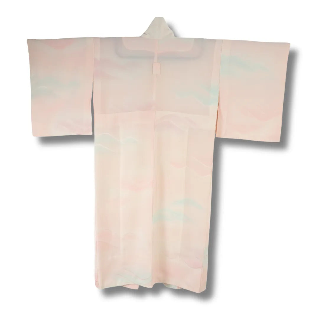 Rückansicht des japanischen Juban in Rosa und Creme
