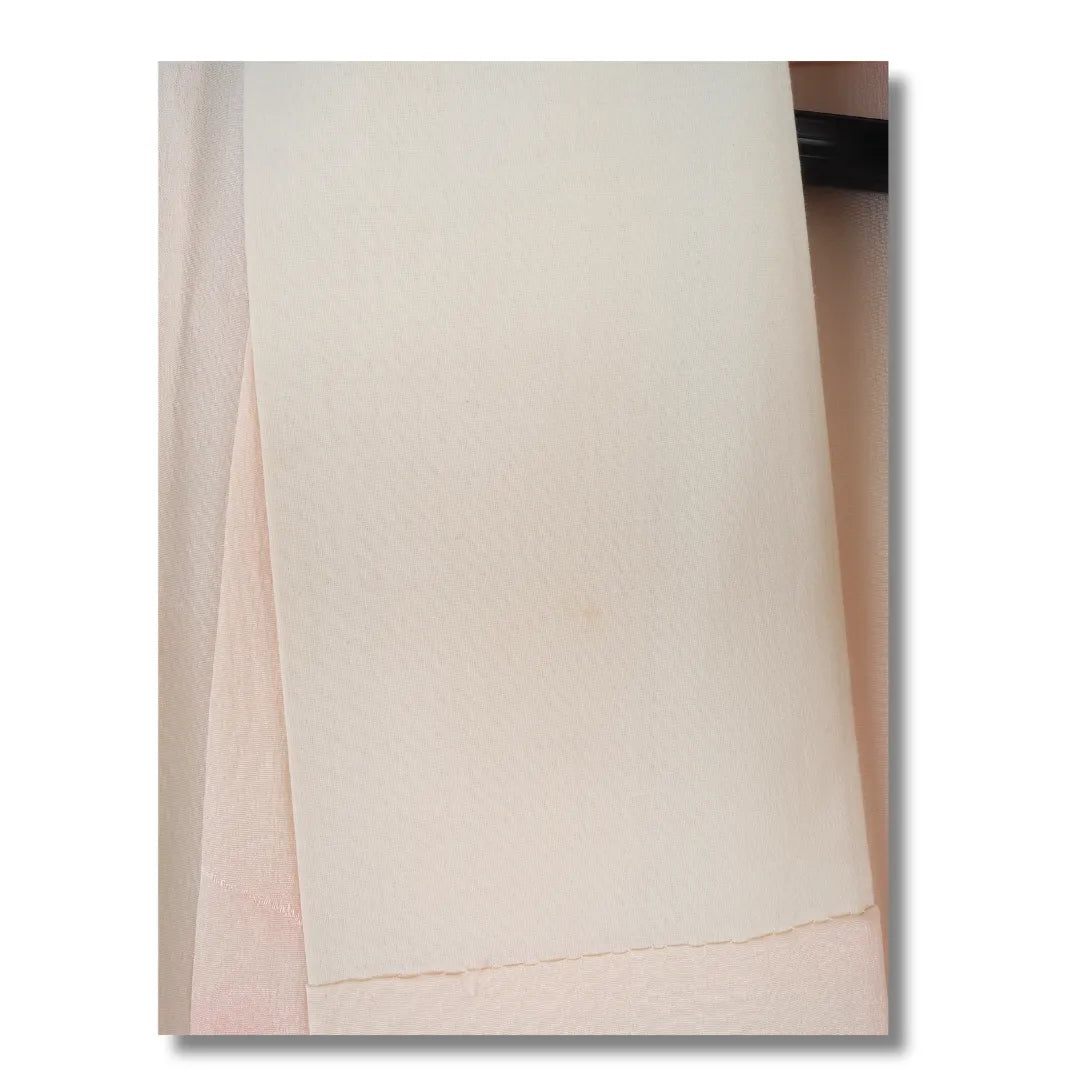 Detailaufnahme des Kragens mit leichten Vintage-Spuren