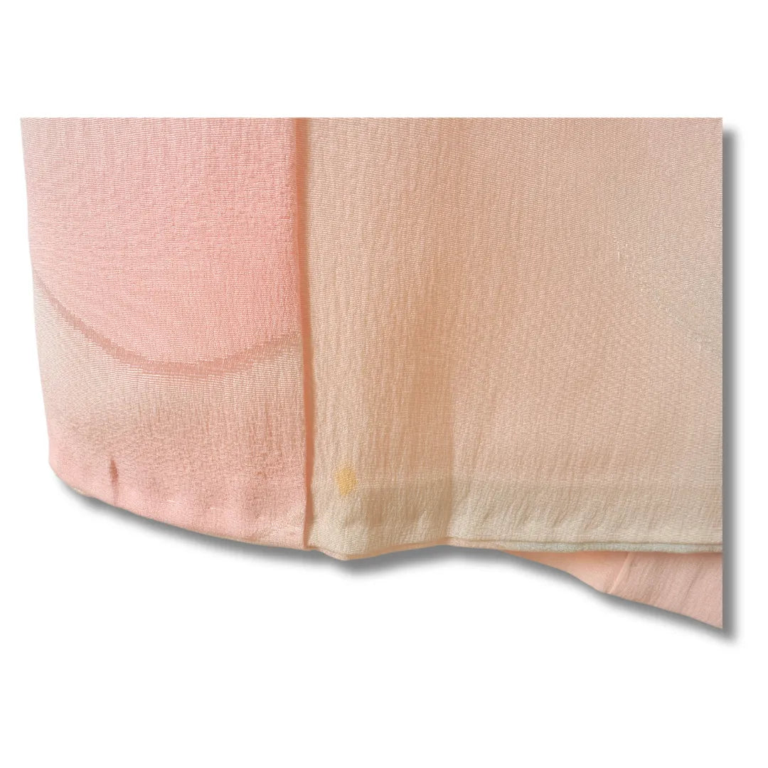 Detailaufnahme des unteren Stoffbereichs mit Vintage-Struktur