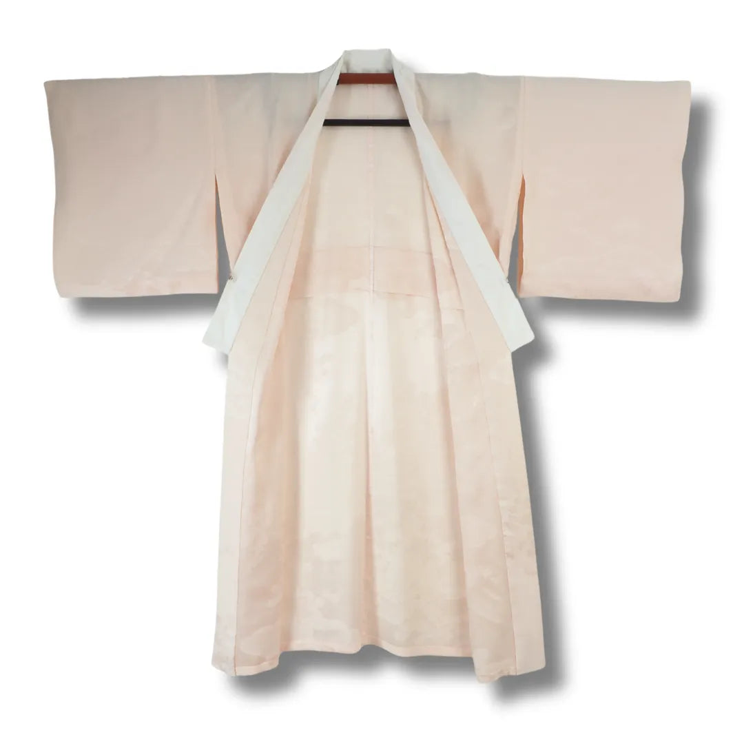 Vorderseite des japanischen Juban mit floralem Muster, geöffnet