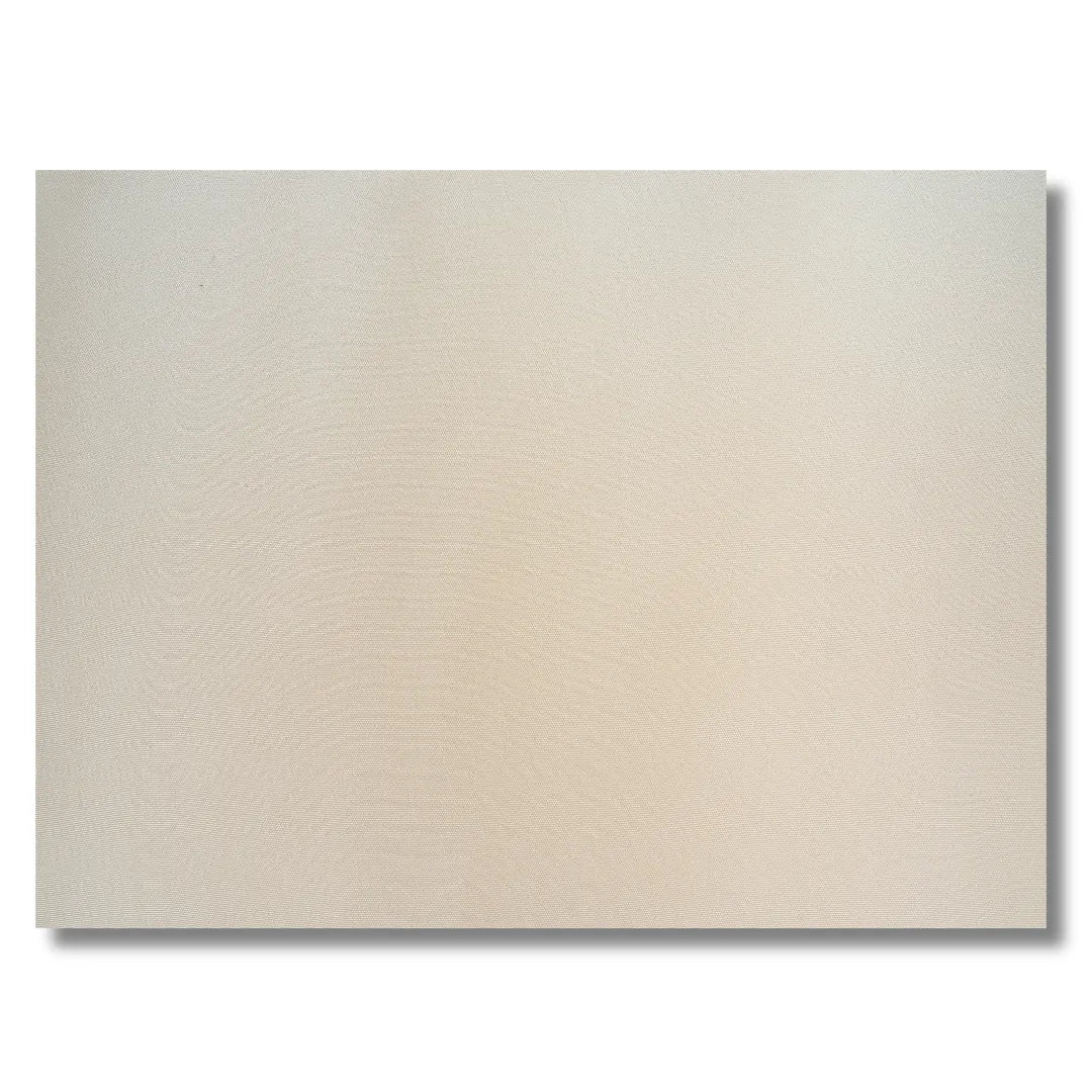 Detailaufnahme des zart rosafarbenen Stoffes des Juban