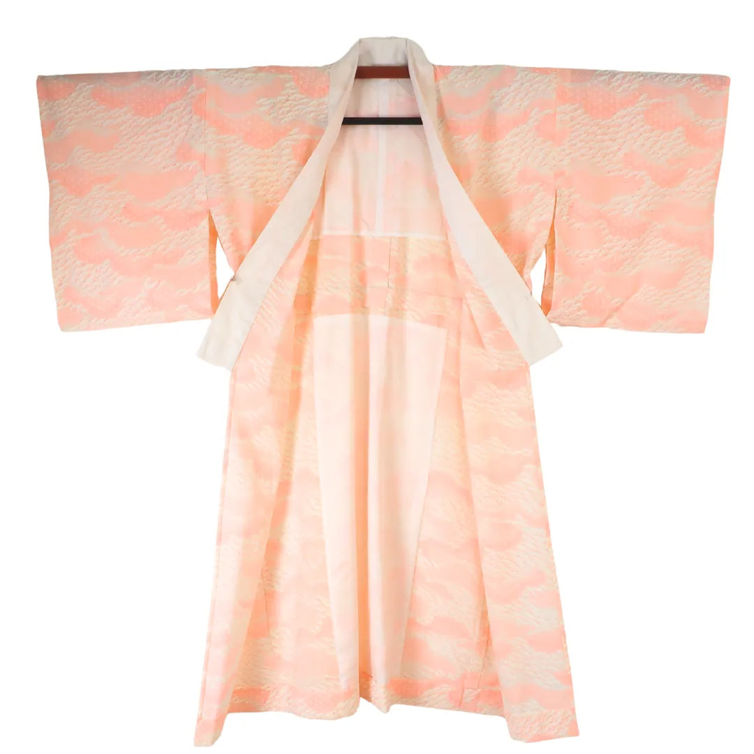 Vorderseite des japanischen Nagajuban mit Kranichmotiv, geöffnet