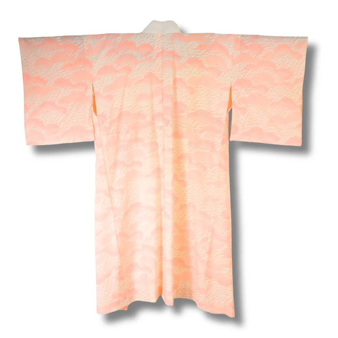 Rückansicht des rosa Vintage Nagajuban aus Japan