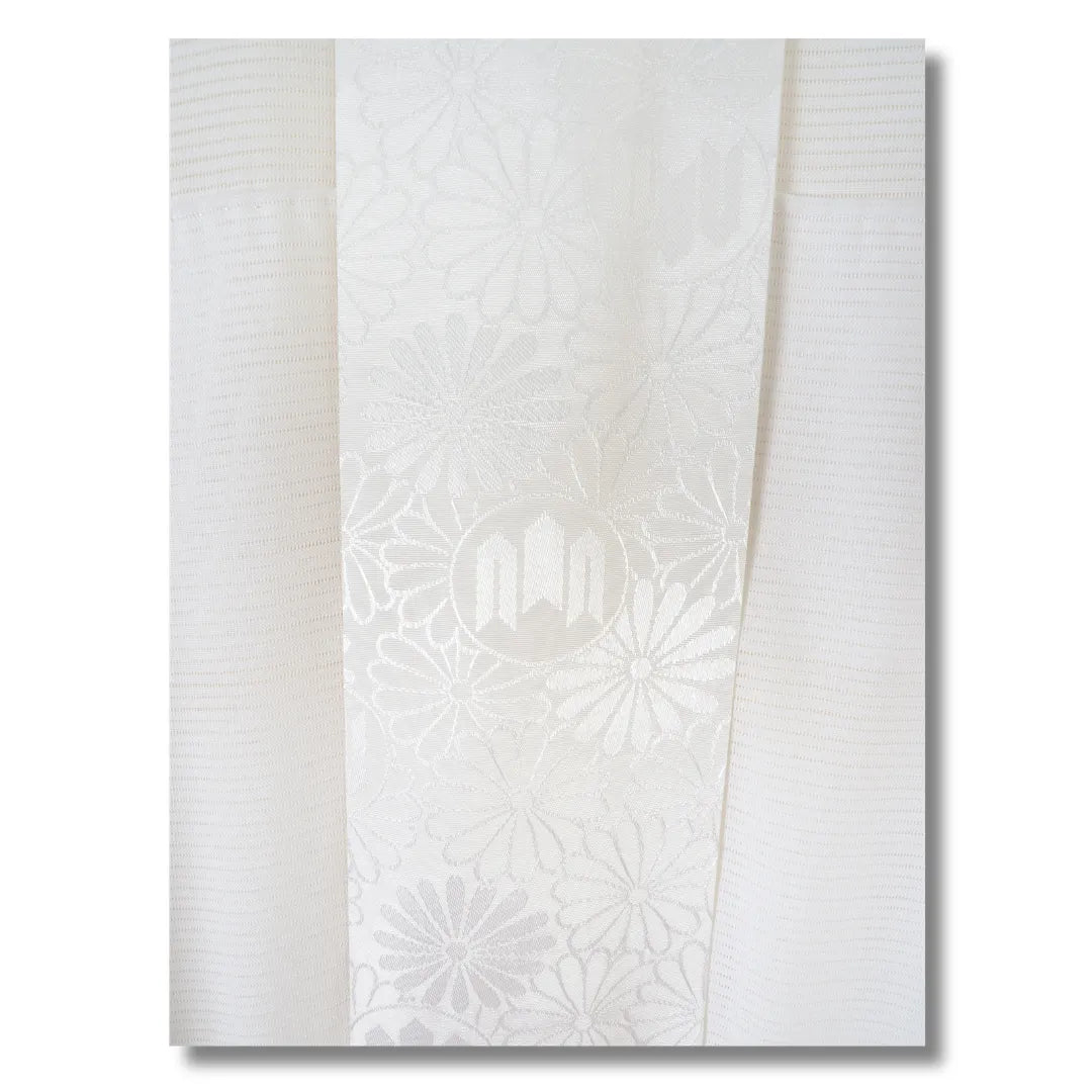 Detailaufnahme des eingewebten Chrysanthemenmusters