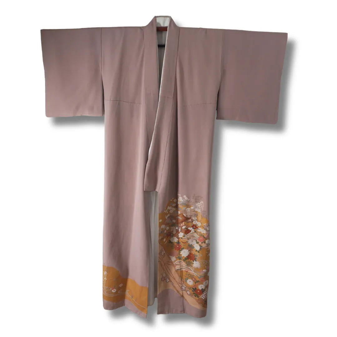 Vintage Damen Iro-Tomesode Kimono in altrosa mit goldenen Blumenmotiven Vorderansicht