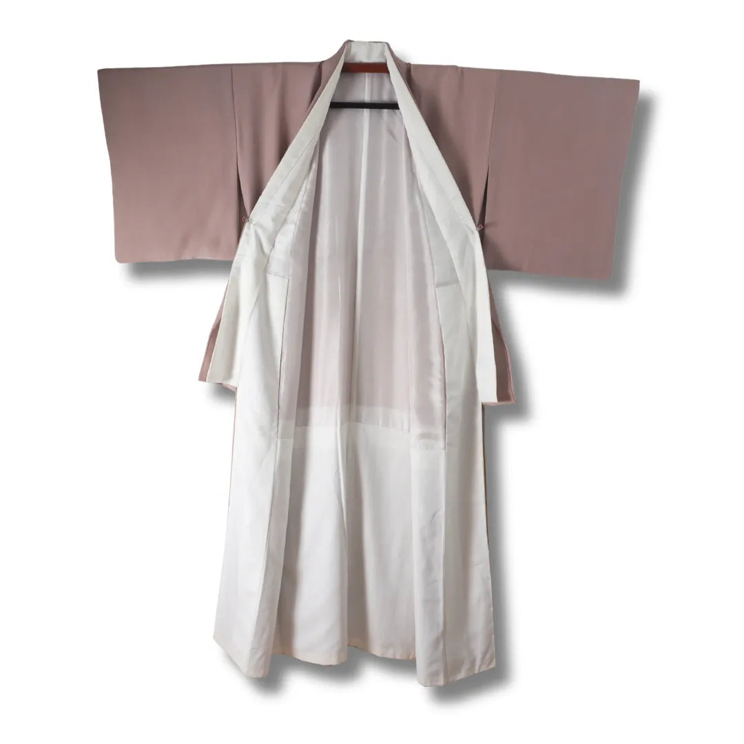 Innenansicht des Iro-Tomesode Kimono mit hellem Innenfutter
