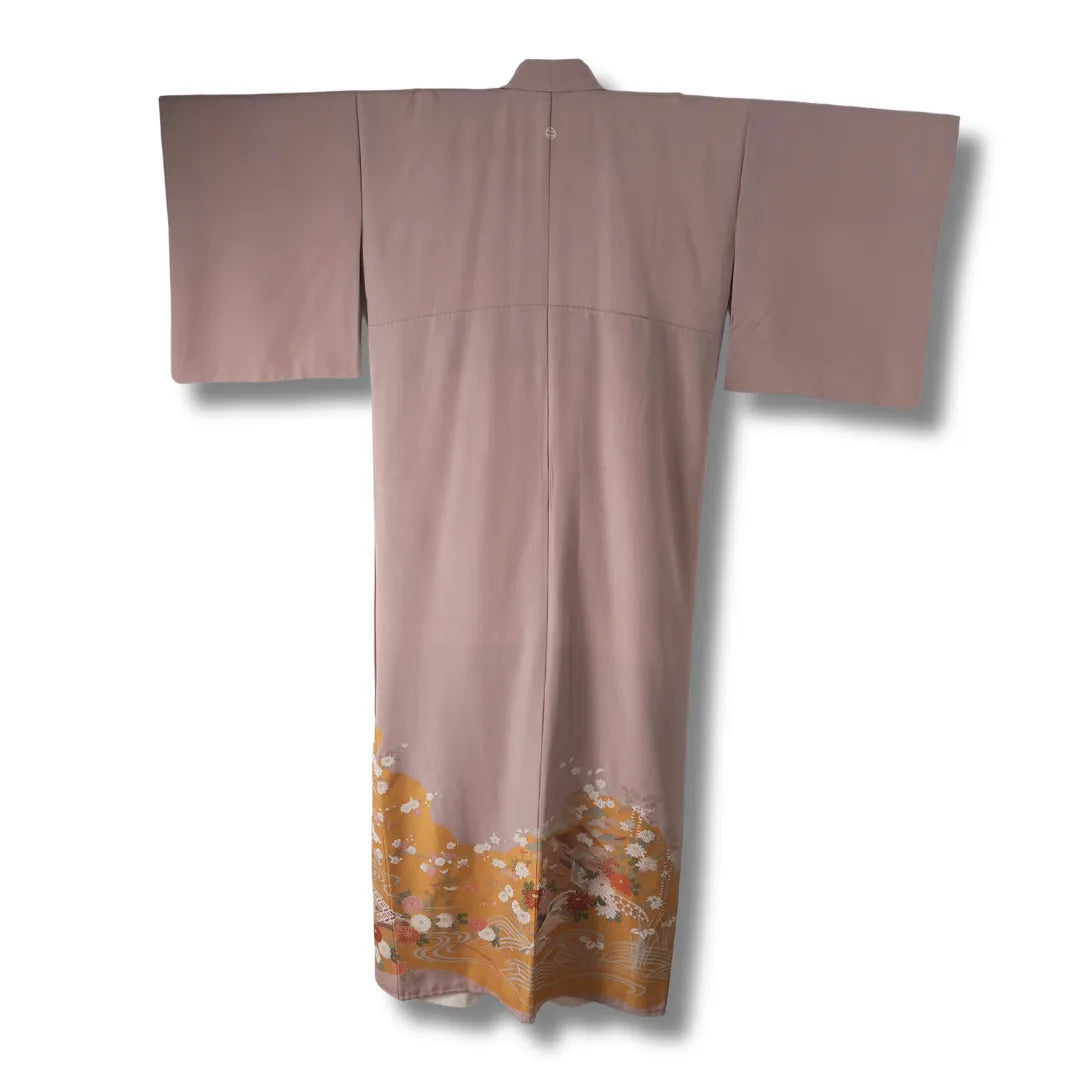 Rückansicht des Vintage Damen Kimono mit goldenen Mustern am Saum