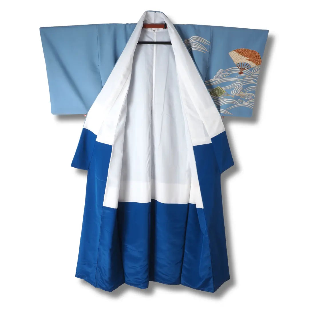 Innenansicht eines Vintage Hōmongi Kimono mit hellem Innenfutter