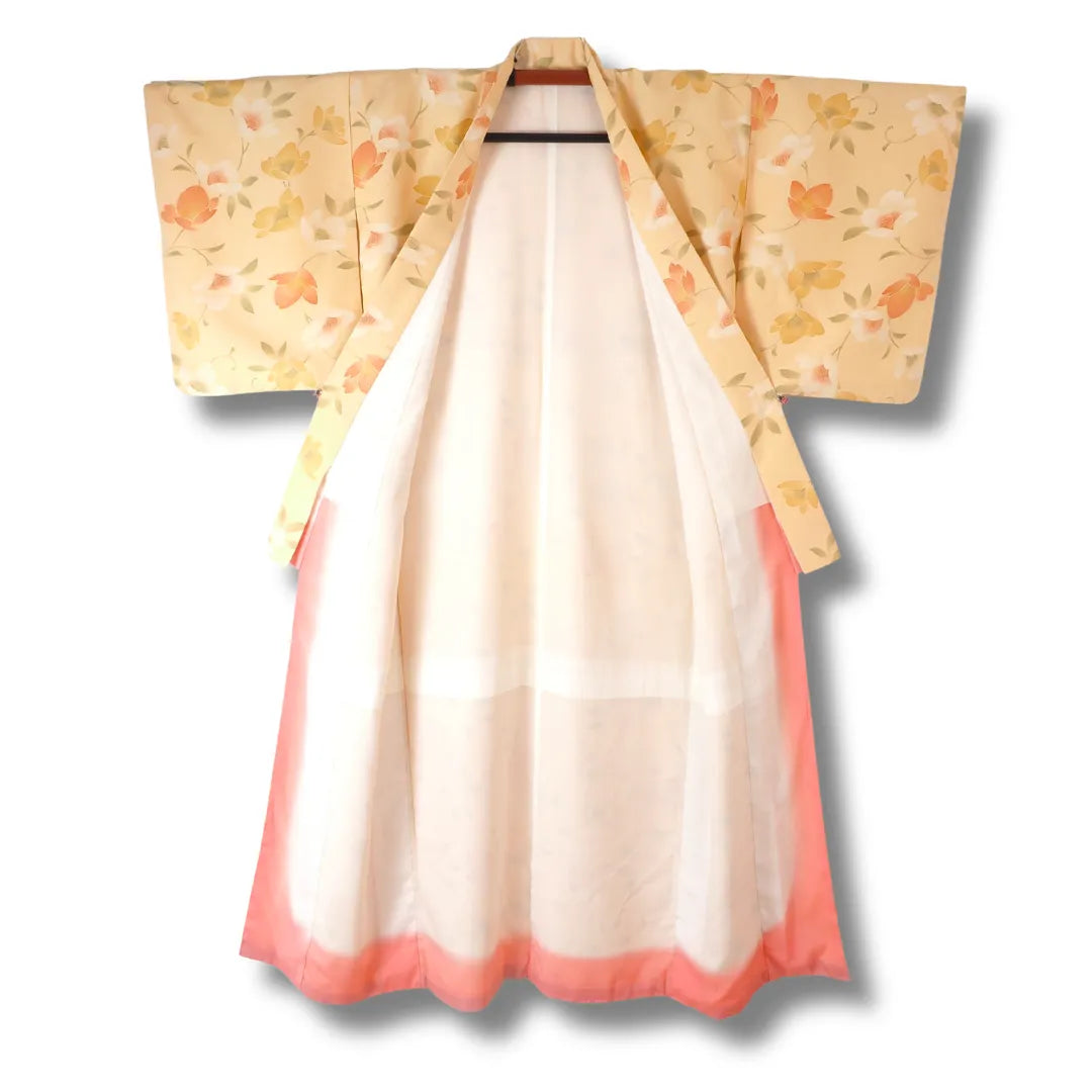 Geöffnete Vorderansicht des Vintage Damen Komon Kimono mit rosa Innenfutter