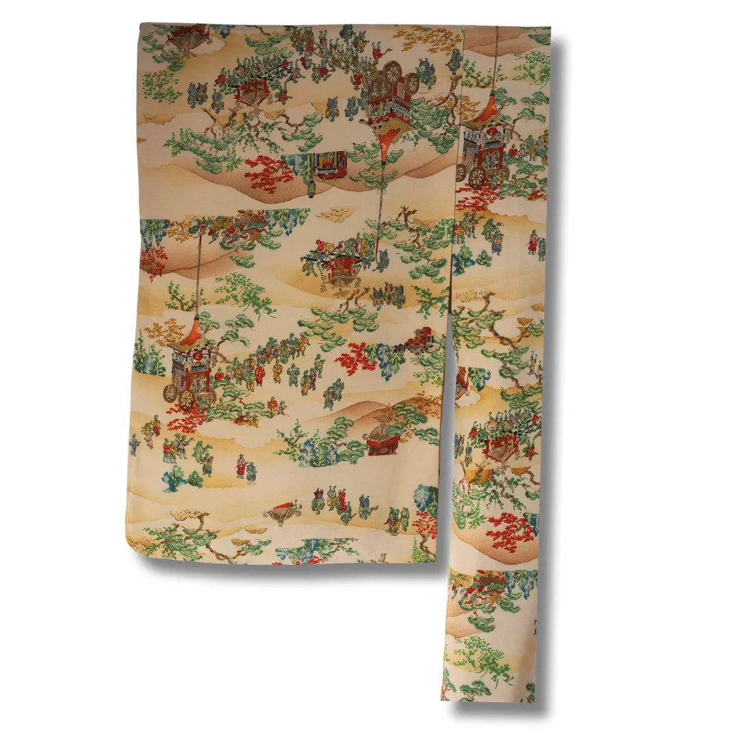 Ärmelansicht des cremefarbenen Vintage Kimono mit japanischer Landschaftsszene