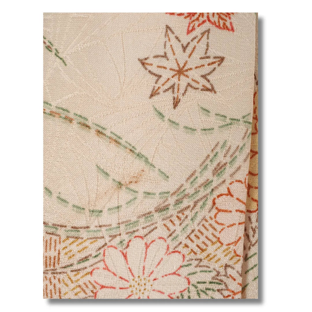 Detailaufnahme florales Muster mit feinen Linien