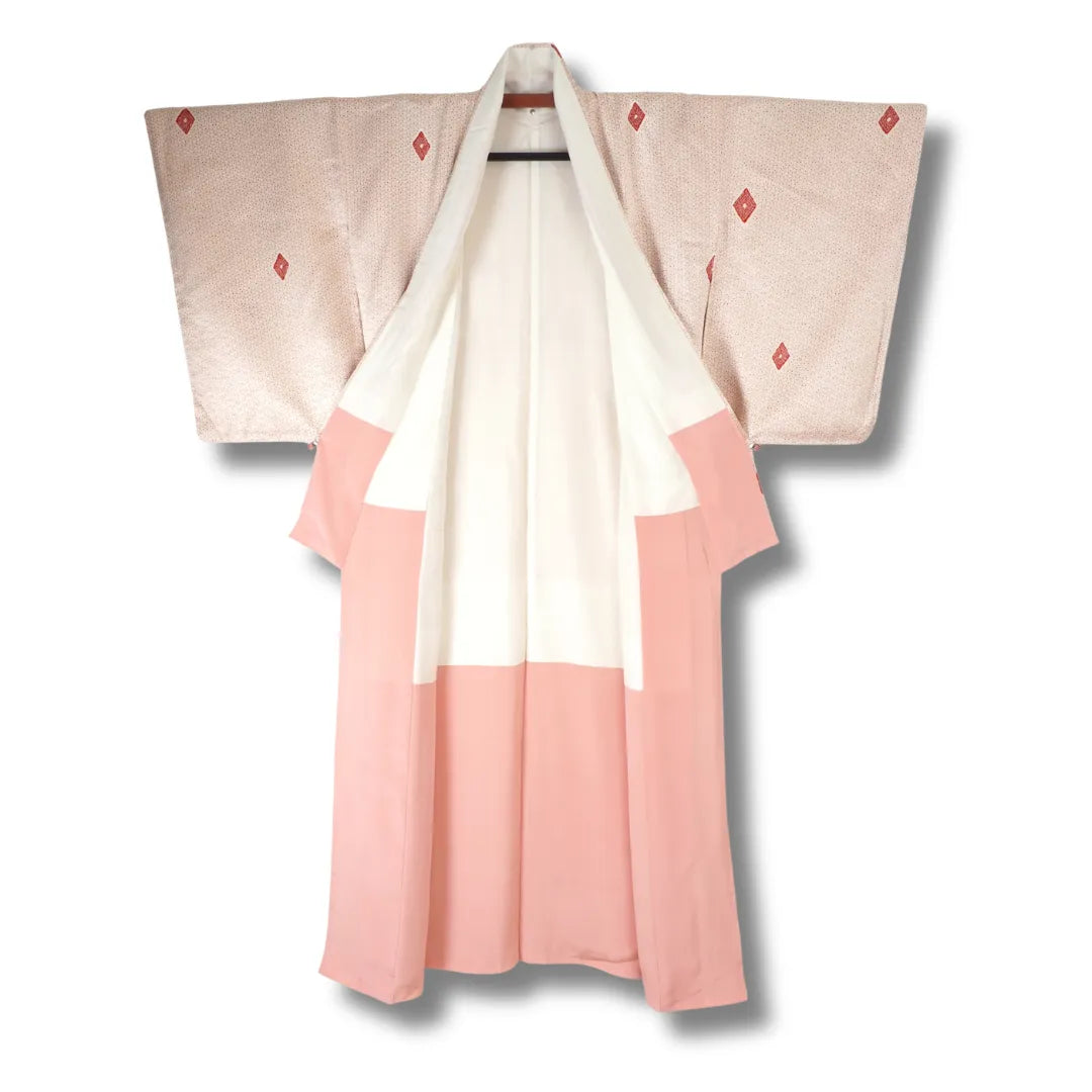 Rückseite des Kimono mit gleichmäßigem Muster