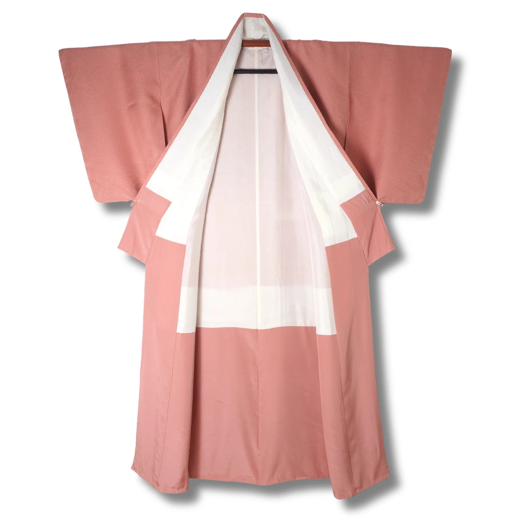 Innenansicht eines altrosa Kimono