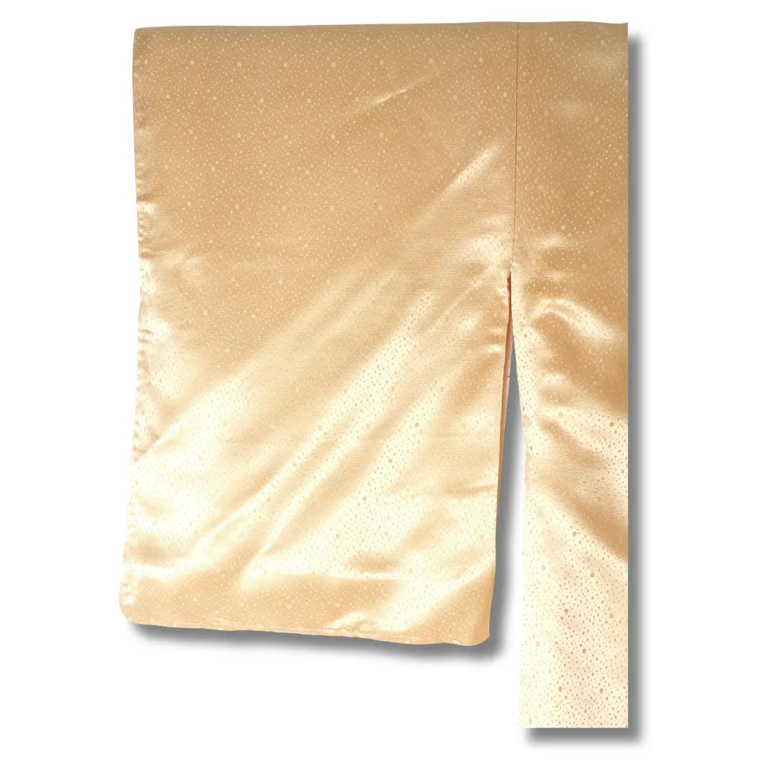 Ärmel eines goldenen Vintage Kimono