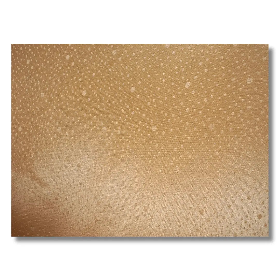 Stoffdetail eines goldenen Vintage Kimono