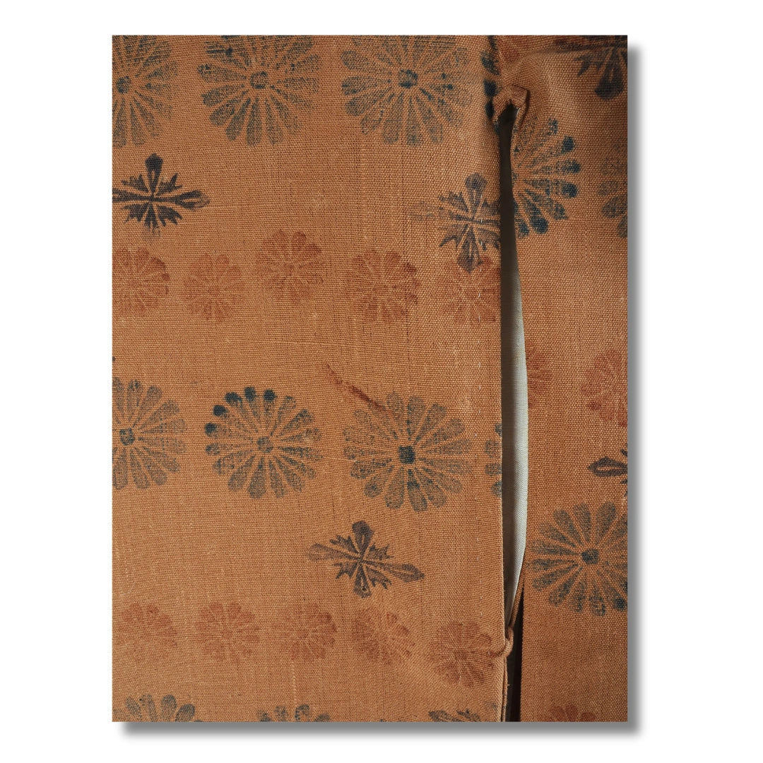 Detail eines floralen Musters auf Vintage Kimono