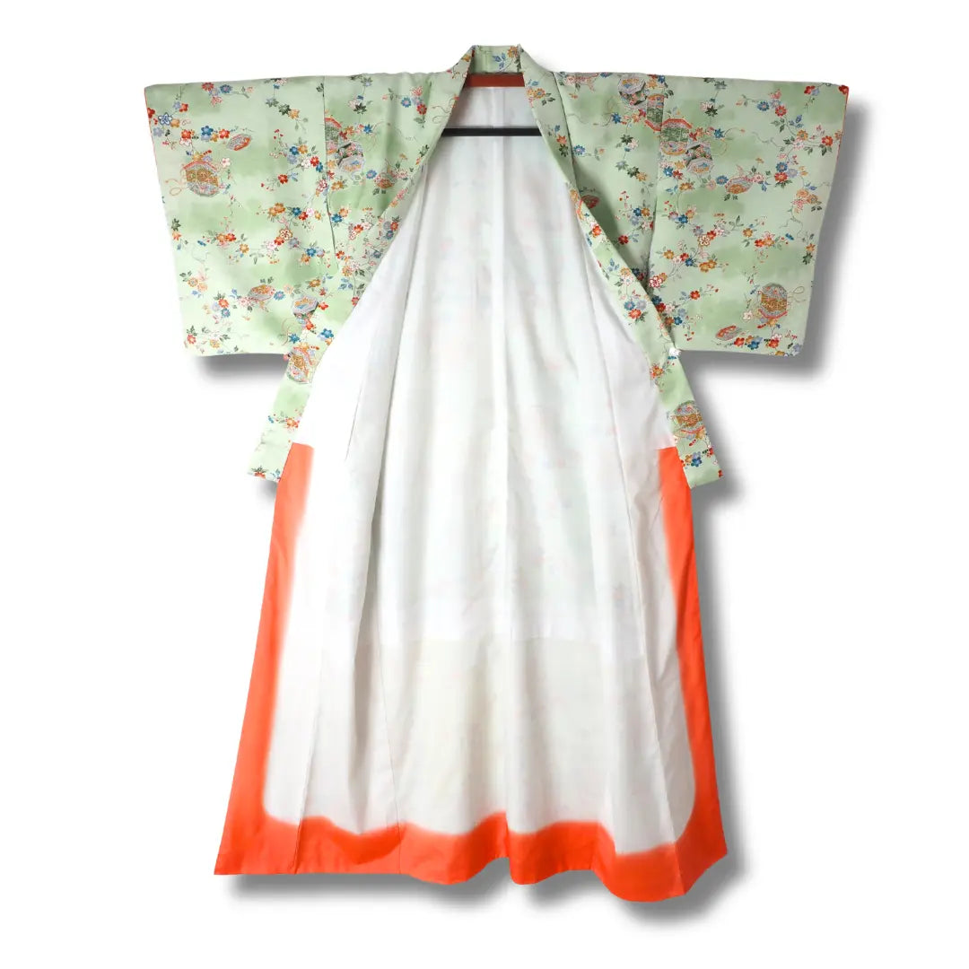 Innenansicht eines Vintage Damen Kimono mit hellem Innenfutter