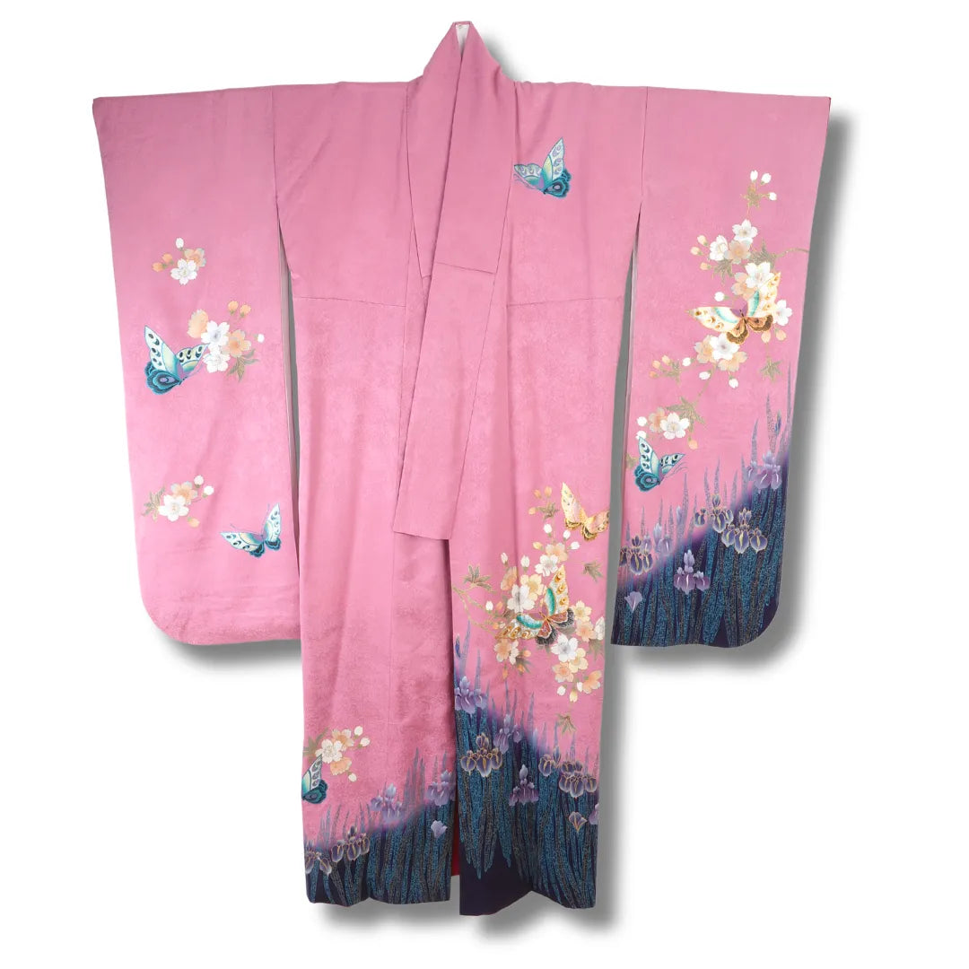 Vintage Damen Kimono in Pink mit Farbverlauf zu Blau-Lila, Schmetterlinge und Blüten, Frontansicht