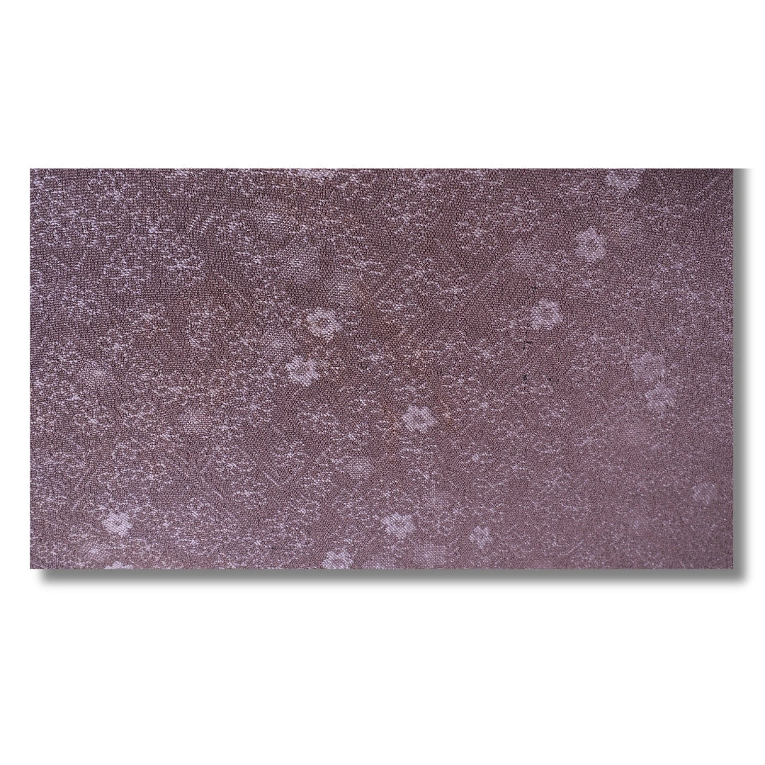 Nahaufnahme des Kimono Stoffes mit Blumen