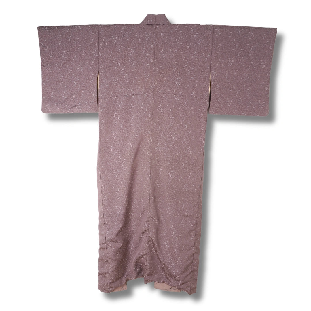 Rückseite eines lila Kimono mit Blumen