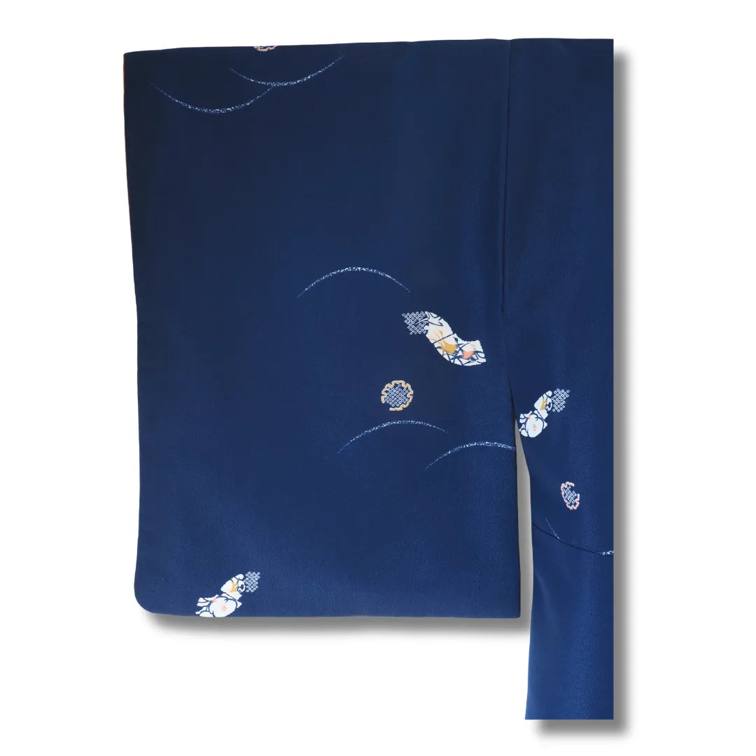 Detailaufnahme Stoff Kimono marineblau mit Grasmotiv