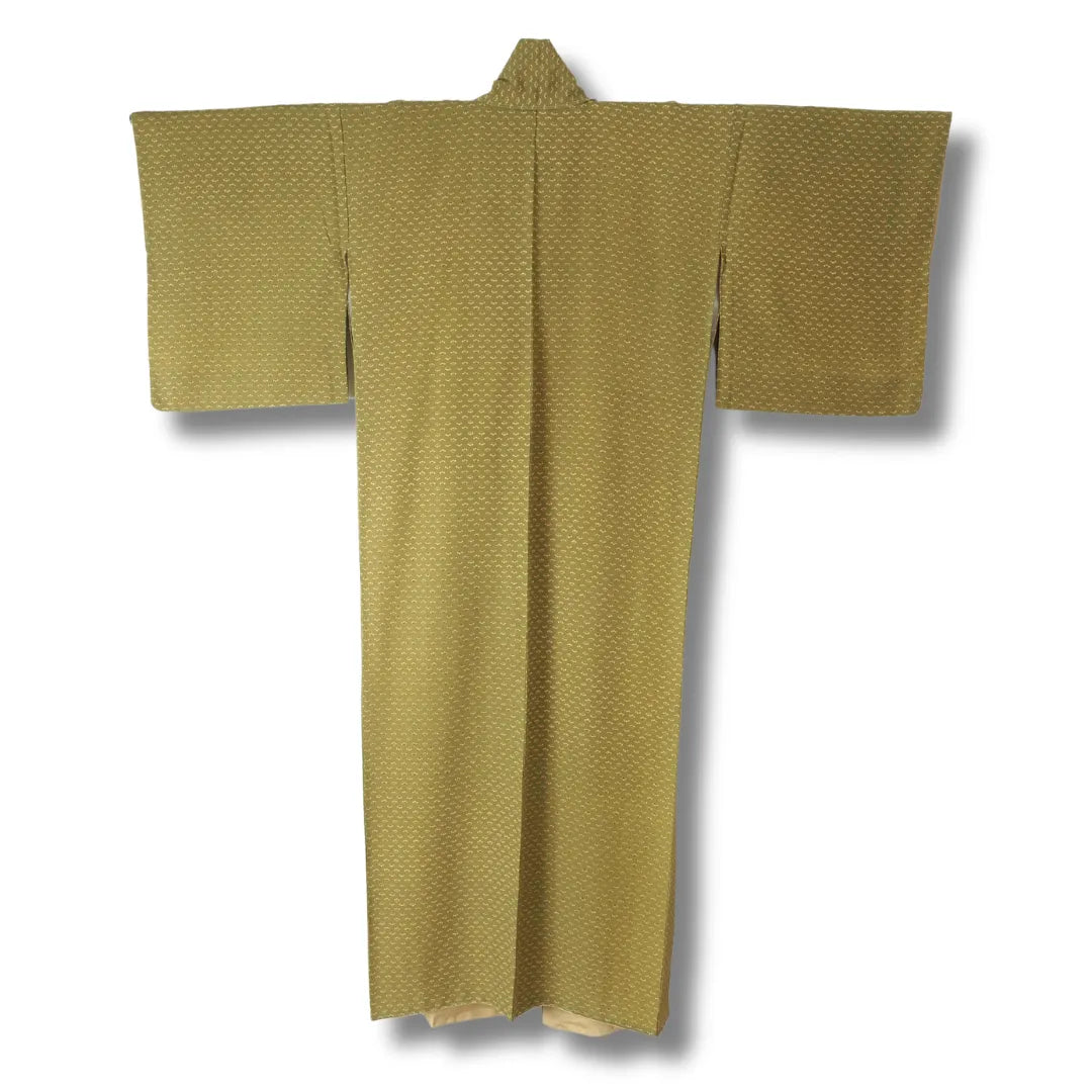 Rückansicht matchafarbener Kimono mit Muster
