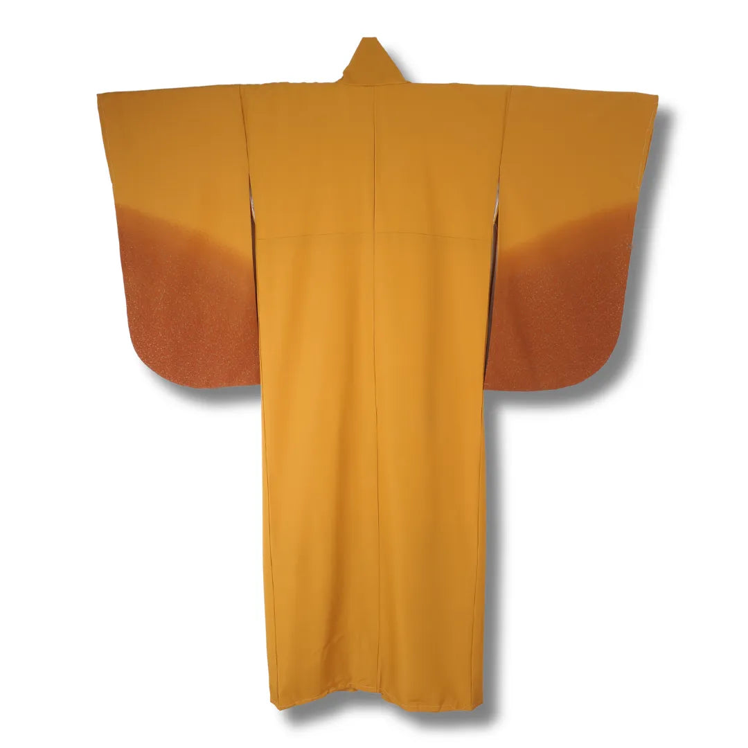 Rückansicht ockerfarbener Kimono mit Farbverlauf