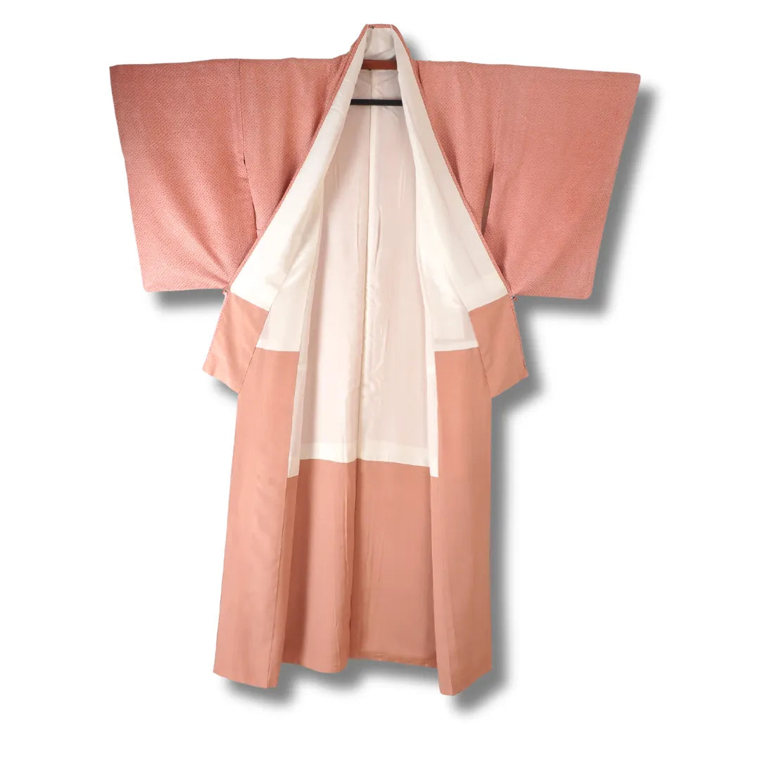 Kimono geöffnet mit sichtbarem Innenfutter