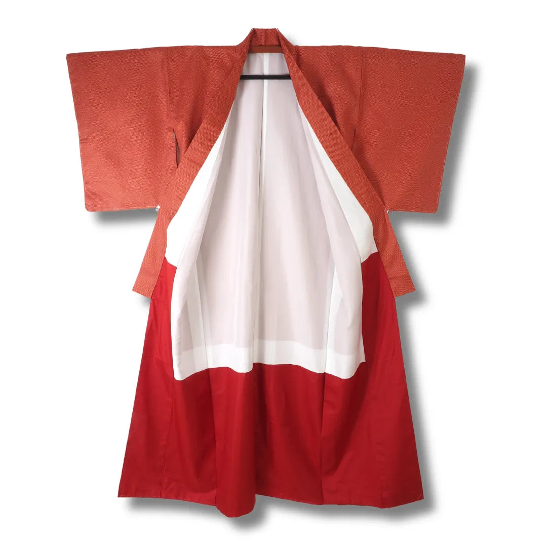 Innenansicht Kimono mit hellem Futter und rotem Unterstoff