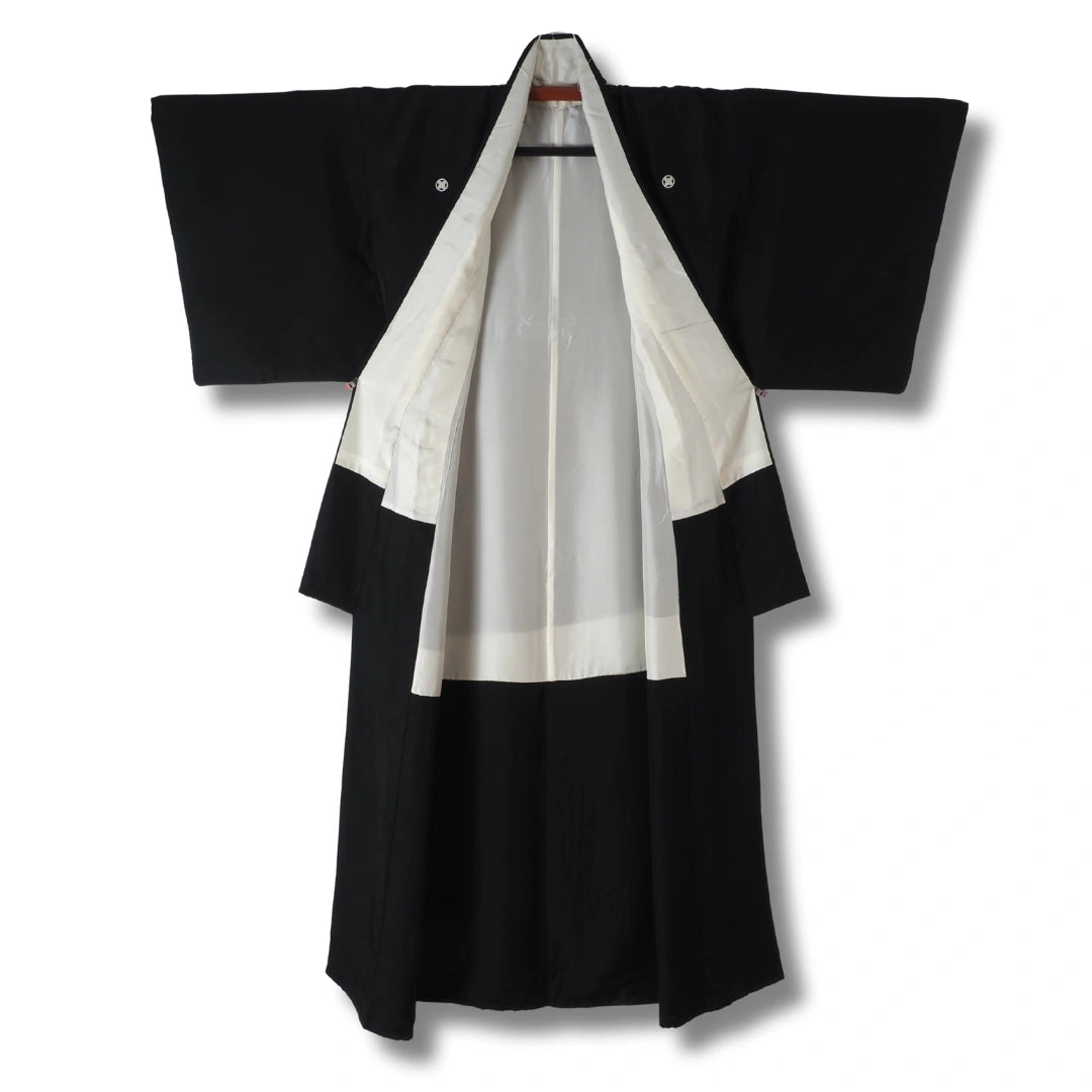 Vintage Mofuku Kimono in Schwarz mit weißem Kamon
