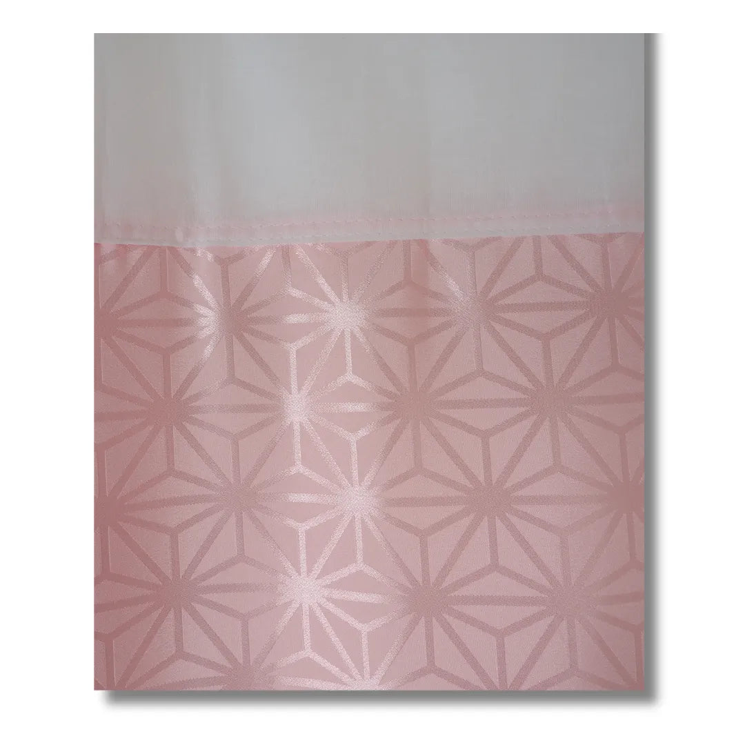 Detailansicht Stoff mit feinem geometrischem Muster in Rosa