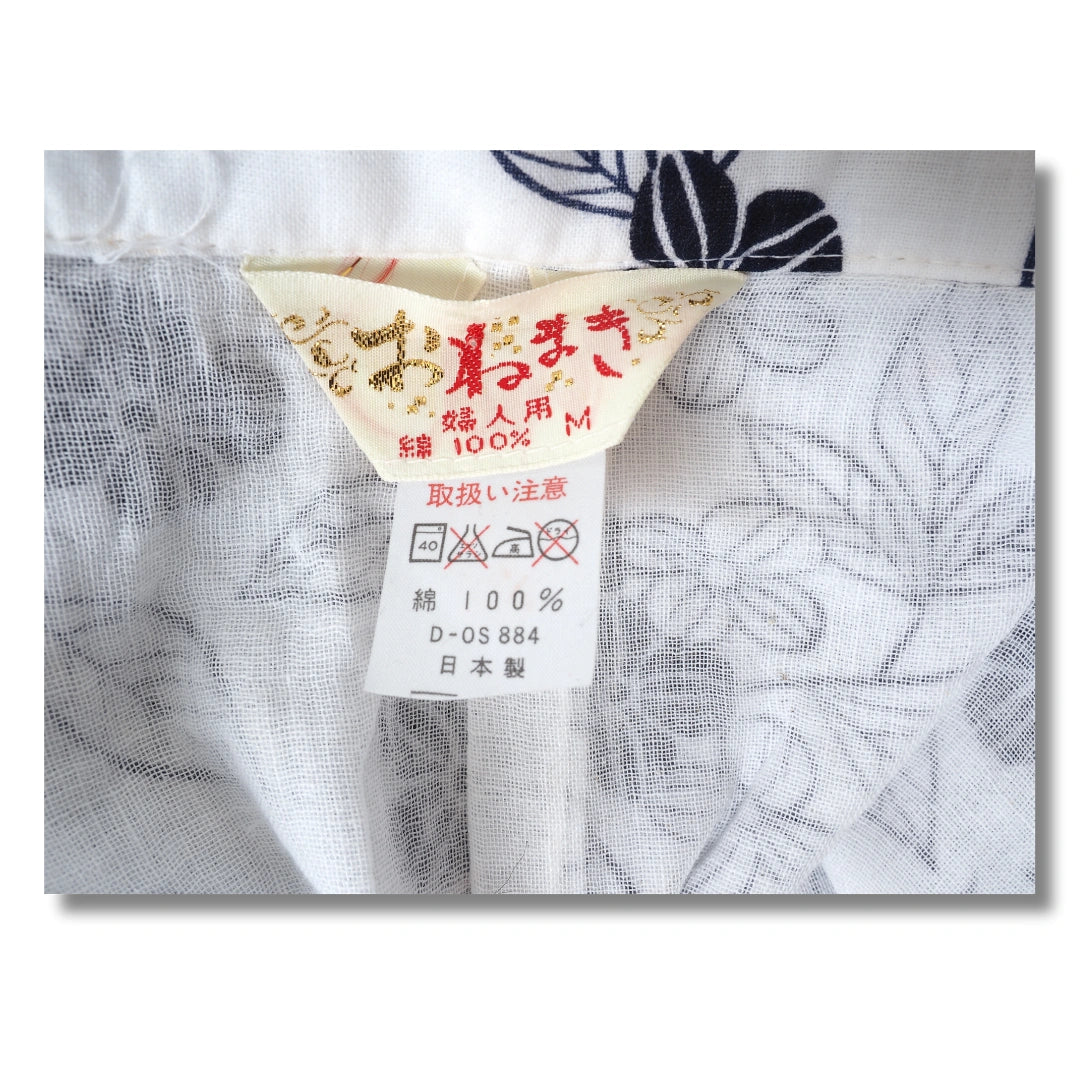 Vintage Damen Yukata / Nemaki blau-weiß Blumen