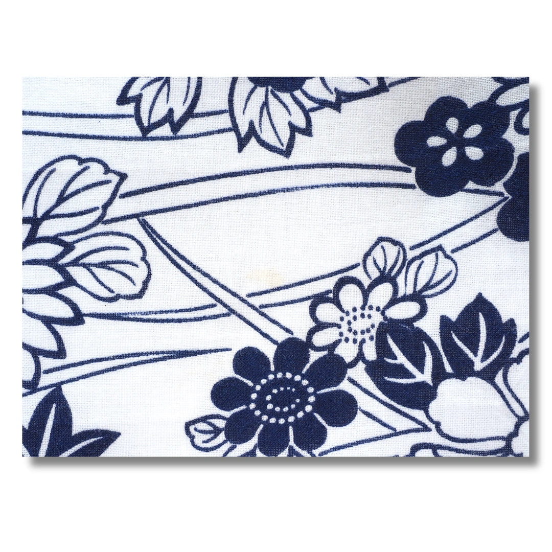 Detail des blau weißen Blumenmusters