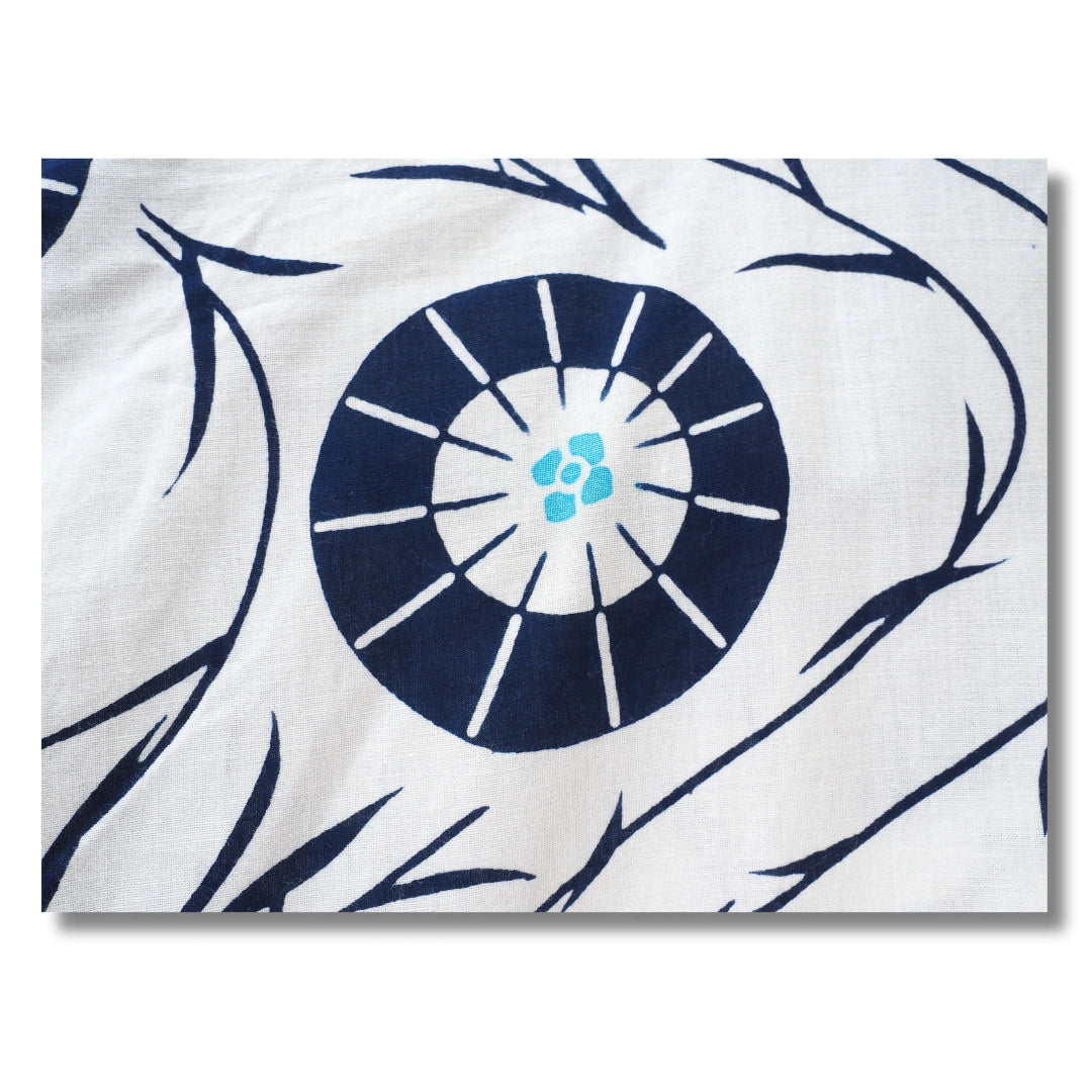 Vintage Damen Yukata weiß blau mit Blumen