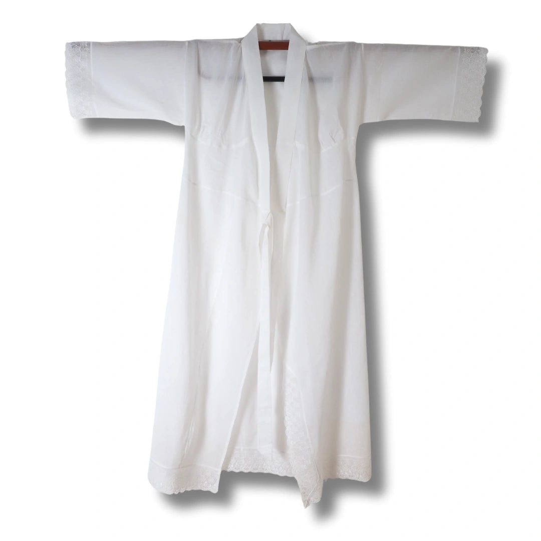 Vintage Damen Surippu Gr. M – Weiß mit Spitze