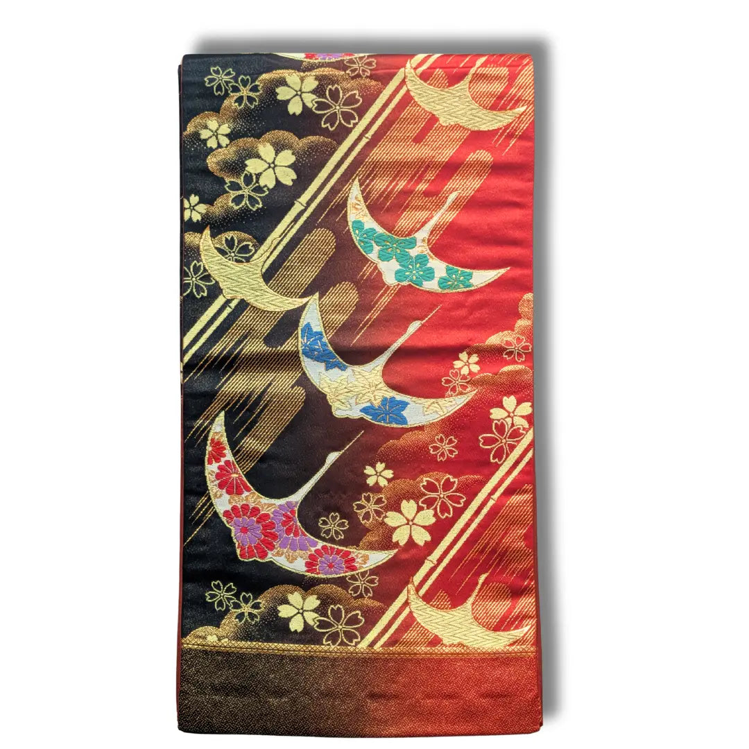 Vintage Fukuro Obi in Rot, Schwarz und Gold mit japanischen Tsuru Kranichen, Sakura und floralen Mustern