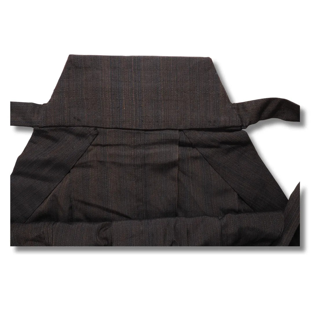 Seitenansicht der Hakama mit Falten